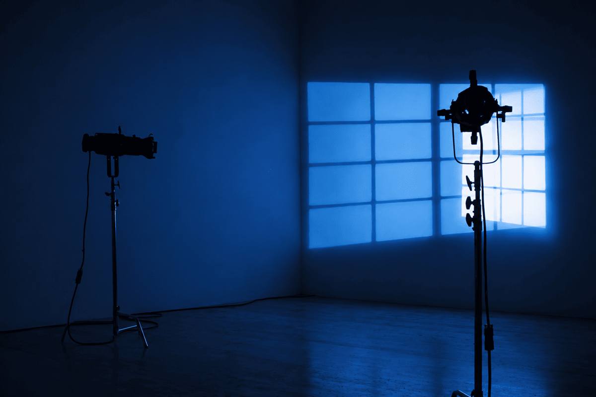 Estudio de fotografía con esquema de iluminación montado